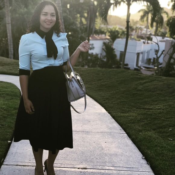 Meet your Posher, Noemi - Picture 2 of 2